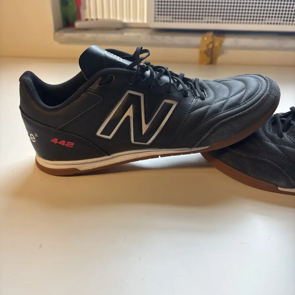 NEW BALANCE 442 V2 Team IN Men Size 10 EE Black MS42IBK2 indoor soccer shoes